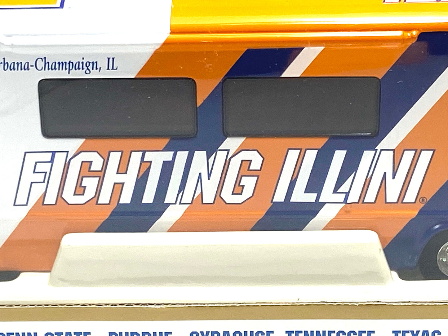 Illinois Fighting Illini Vintage 2001 NCAA 1:43 Winnebago by White Rose Collectibles