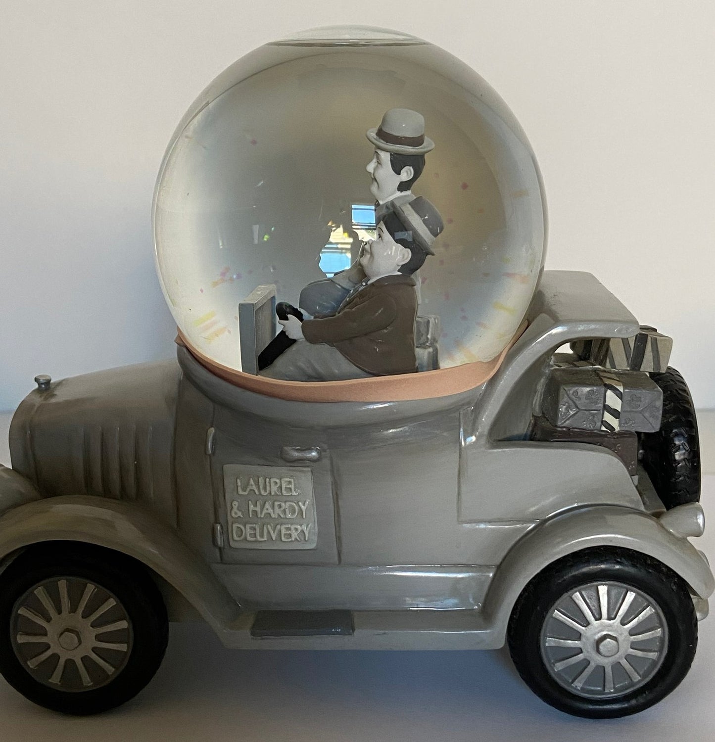 Laurel & Hardy 2000 B&W Snow globe/Music Box Automobile (Used) by Westland Giftware