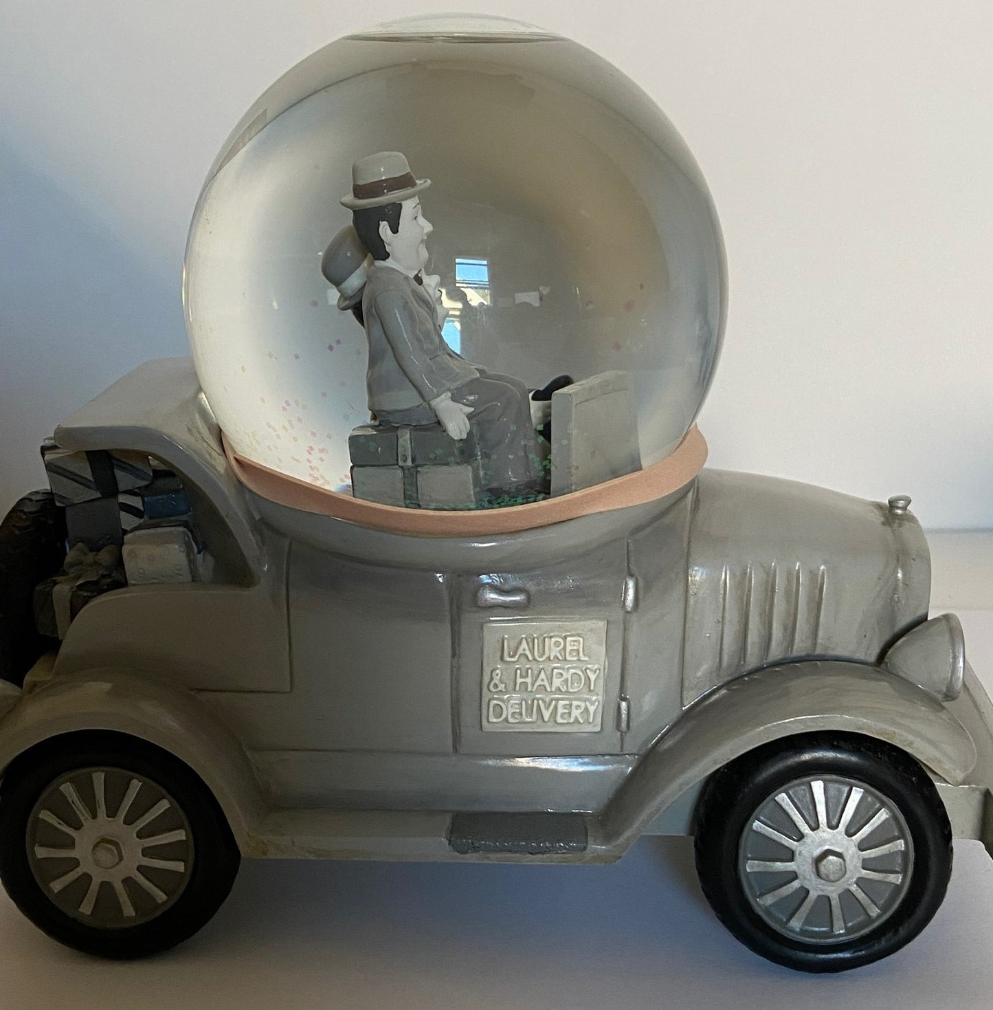 Laurel & Hardy 2000 B&W Snow globe/Music Box Automobile (Used) by Westland Giftware