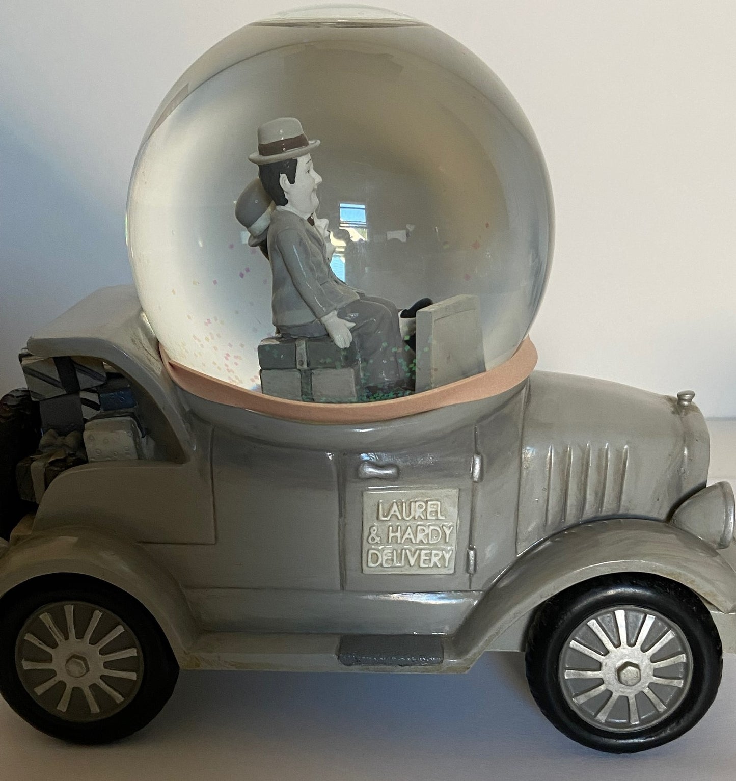 Laurel & Hardy 2000 B&W Snow globe/Music Box Automobile (Used) by Westland Giftware