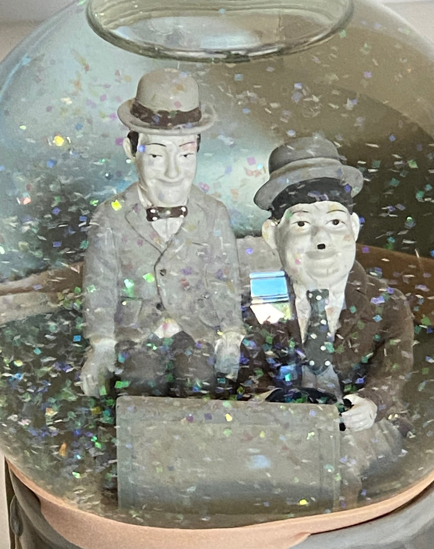 Laurel & Hardy 2000 B&W Snow globe/Music Box Automobile (Used) by Westland Giftware