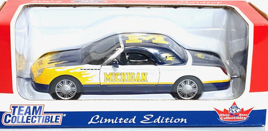 Michigan Wolverines Vintage 2002 NCAA 1:24 Ford Thunderbird by White Rose Collectibles